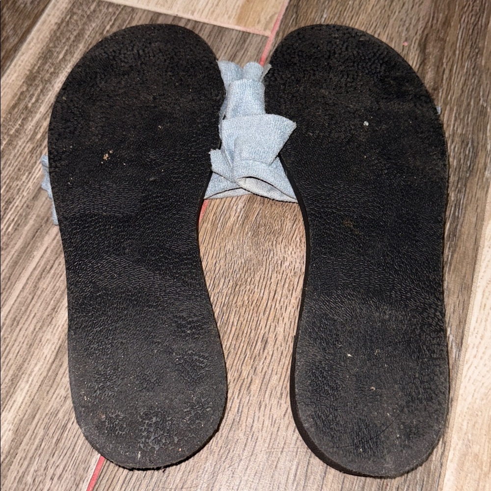 Chic Ruffled Denim Sandals - Picture 2 of 2